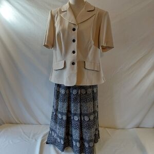 STUDIO I Two Piece Skirt Set Tan/Black Blazer & Floral Skirt set Size 14W